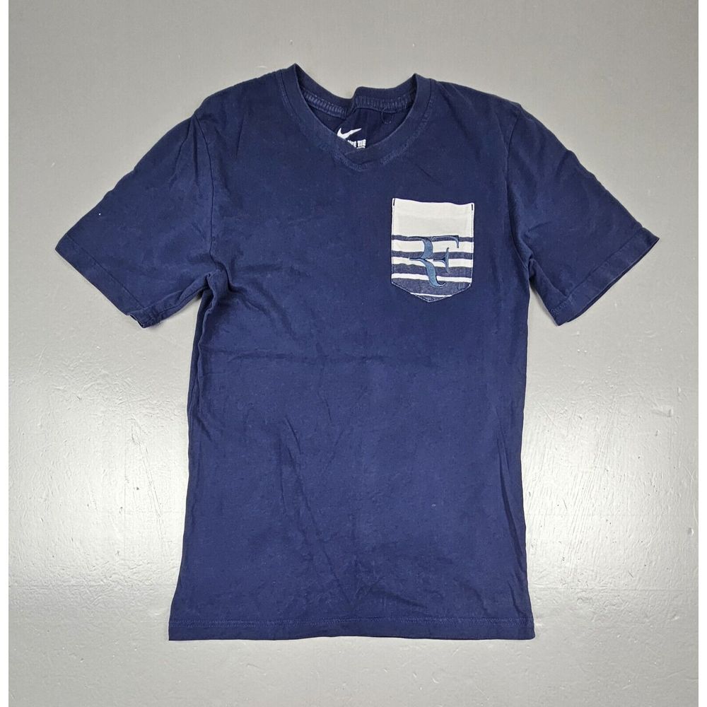 Nike RF Roger Federer T-Shirt Mens XS. V Neck Embroidered Pocket Tennis Tee